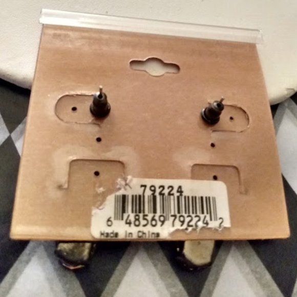 ERICA LYONS Gunmetal Citrine Yellow/Olive Green/Ruby Red Crystal Drop Earrings - Picture 5 of 5